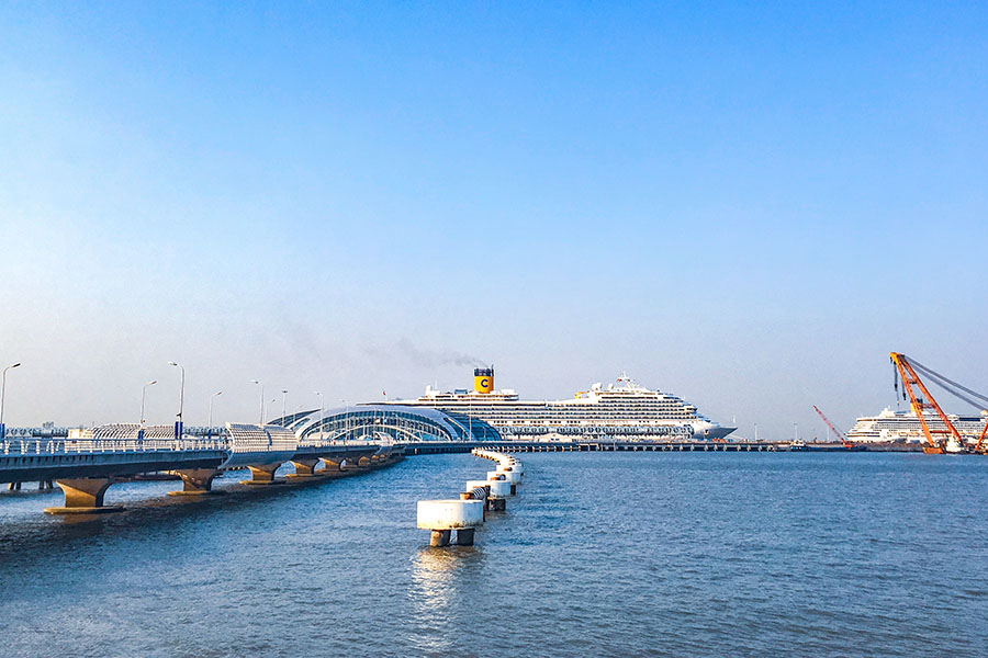 Jiangsu ships use charging piles and ship power supply facilities to be installed at the port terminal to provide clean energy for berthing ships